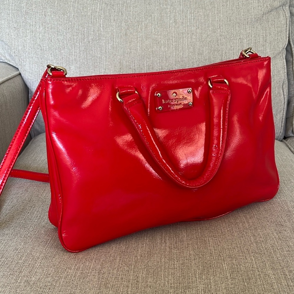 Kate Spade magnetic closure should bag
